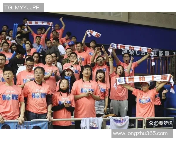 足球明星们为球迷送上温暖新春祝福共迎兔年喜庆时刻